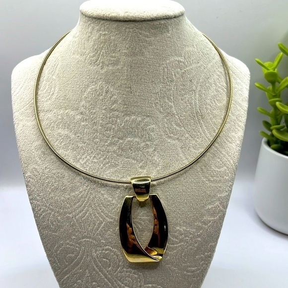 Liz Claiborne Choker Necklace  Gold Tone with Modern Pendant Big Bold Statement - Picture 1 of 8